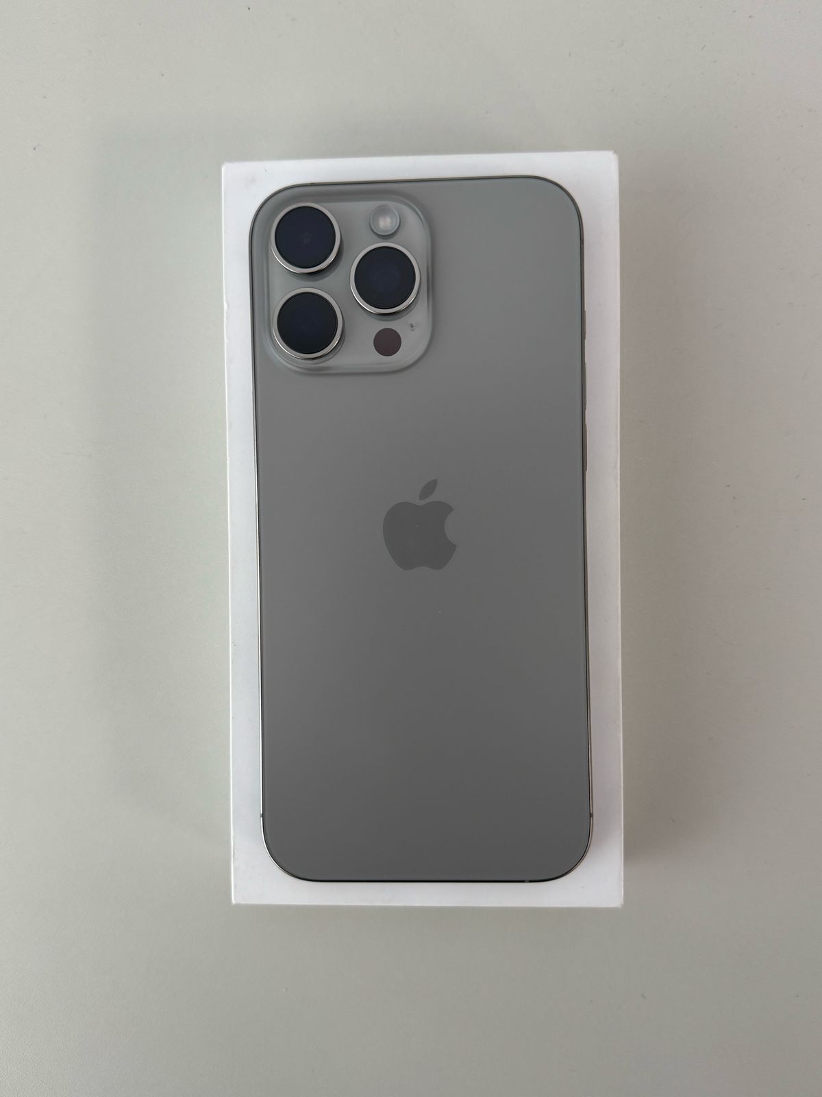 iPhone 16 Pro Max 256GB Titânio natural -  Seminovo